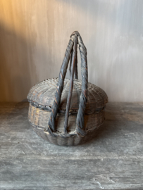 Rieten mand met deksel