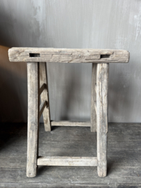 Uniek houten krukje recht nr.2