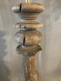 Aura Peeperkorn lamp trapbaluster nr.23