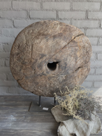 Houten wiel op statief nr.1
