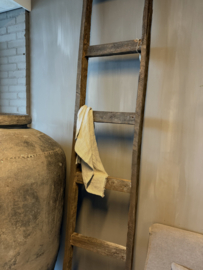 Aura Peeperkorn old barn ladder 250cm
