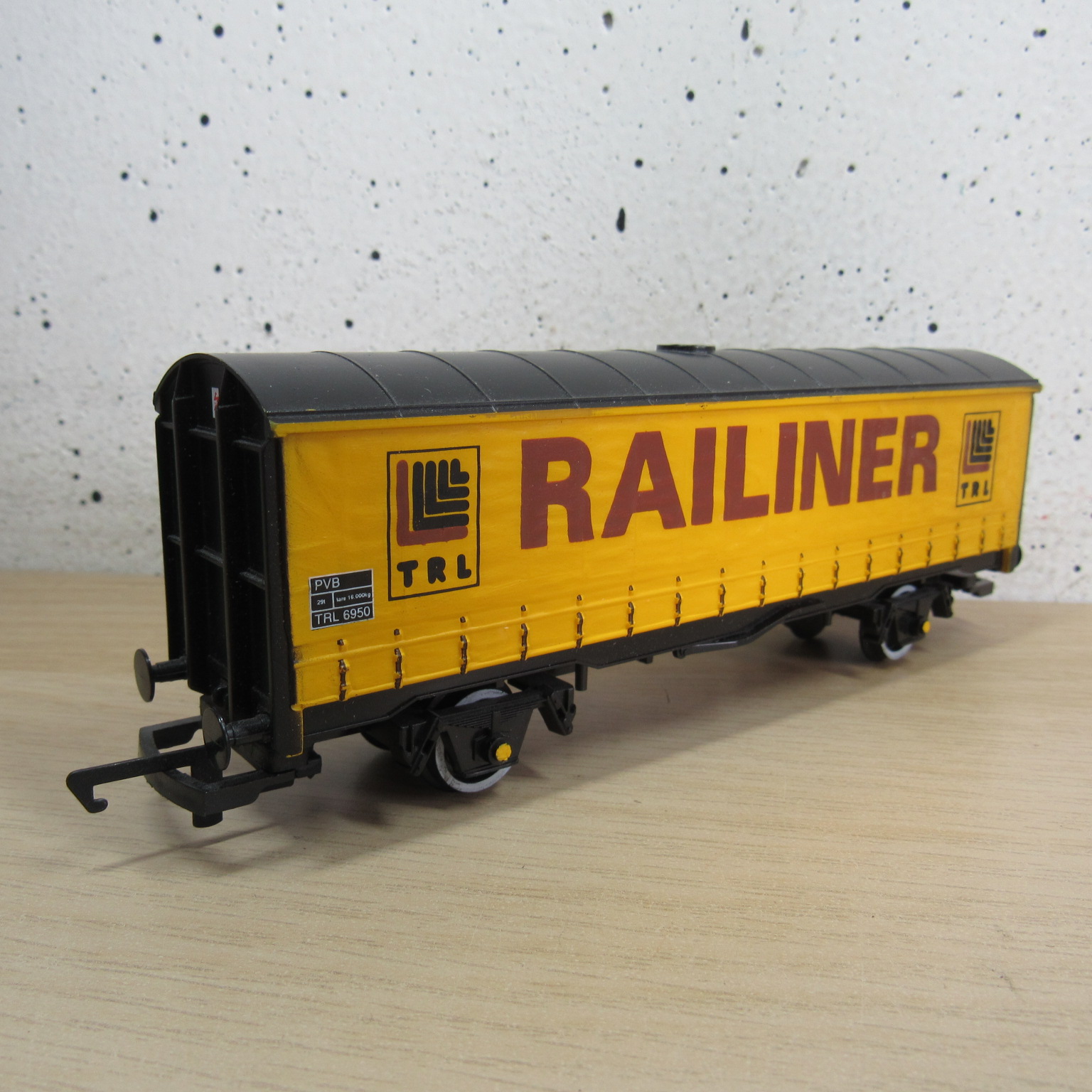 Hornby BR Railiner gesloten wagen zonder ovp