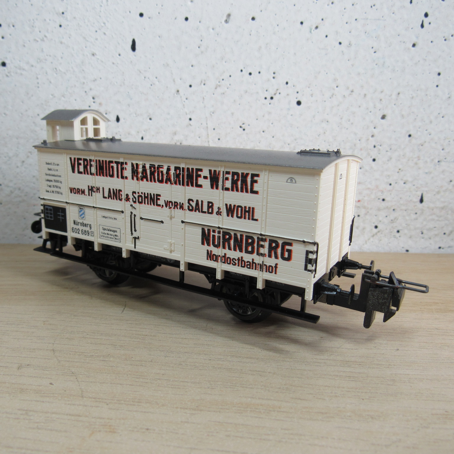 Trix express 33828 K DR gesloten wagen in ovp