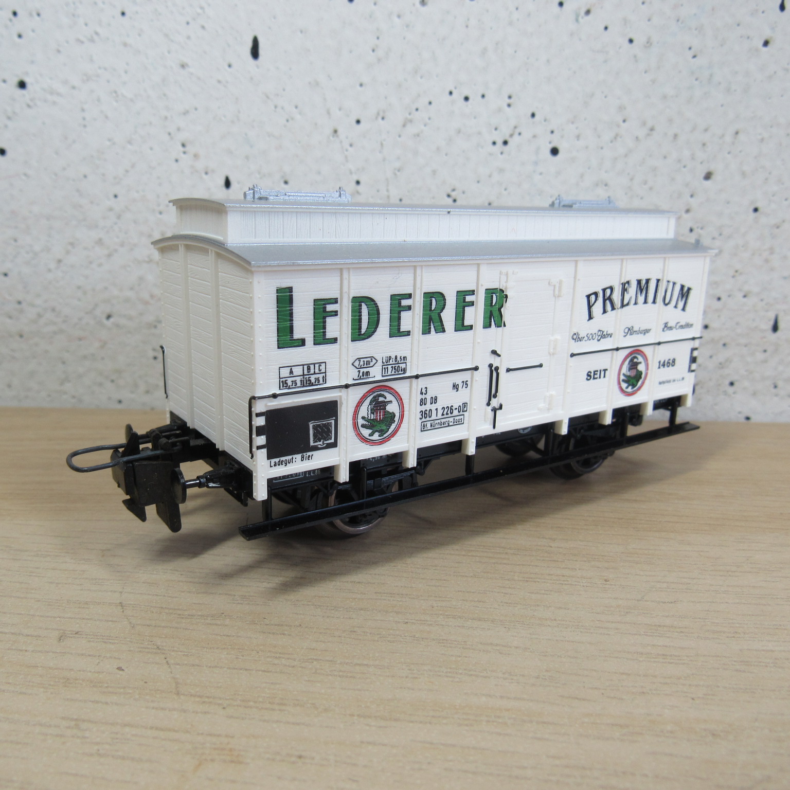 Trix express 33504 DB gesloten wagen in ovp