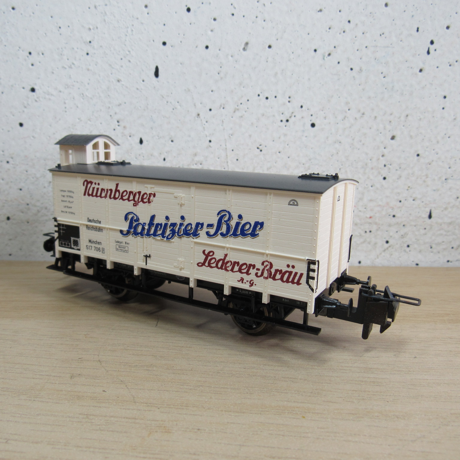 Trix express 33523 DR gesloten wagen in ovp