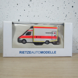 Rietze 61500 Mercedes Benz Sprinter “Wietmarscher Bayerisches Rotes Kruiz” in ovp