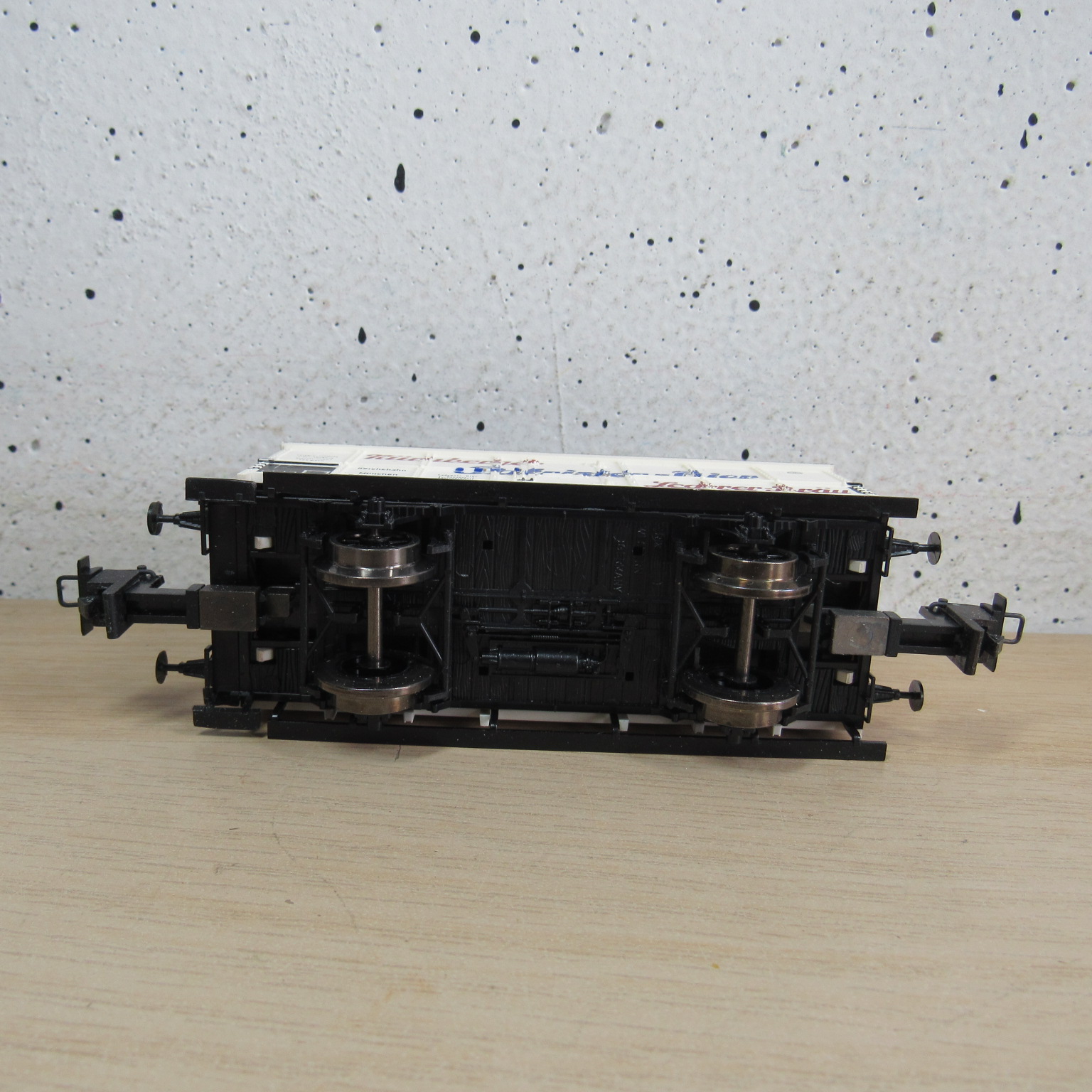 Trix express 33523 DR gesloten wagen in ovp