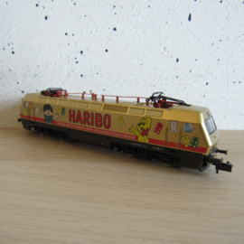 Arnold 0325 'HARIBO' Euro Sprinter met 2 grote Habis 8 schuifwandwagens, goudkleurig, veelkleurige reclame in ovp