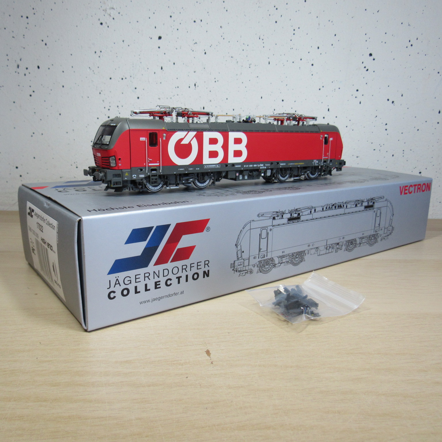 Jagerndorfer JC17022 H0/AC OBB Vectron 1293.009 (digitaal/Sound) in ovp