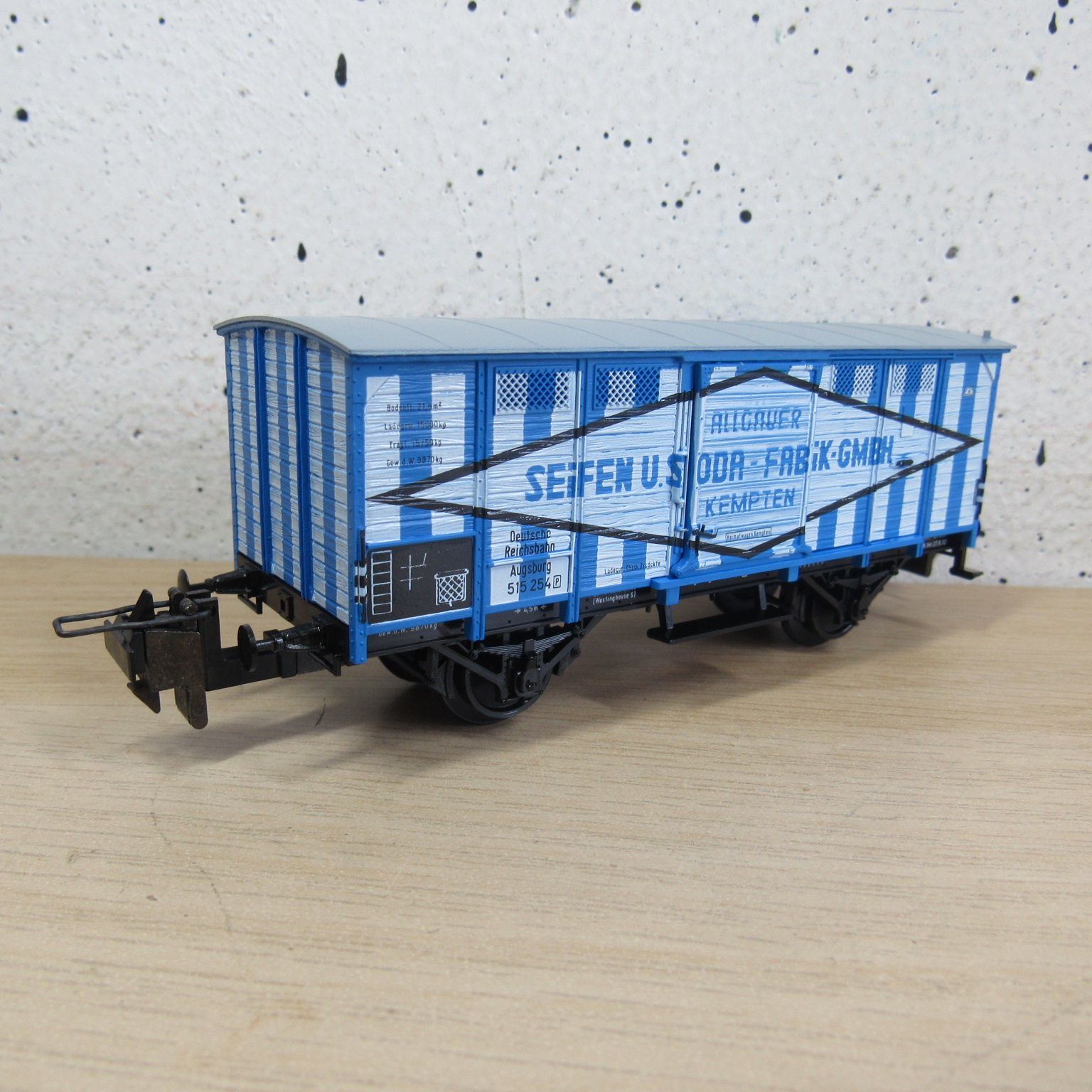 Trix express 33522 DR gesloten wagen in ovp