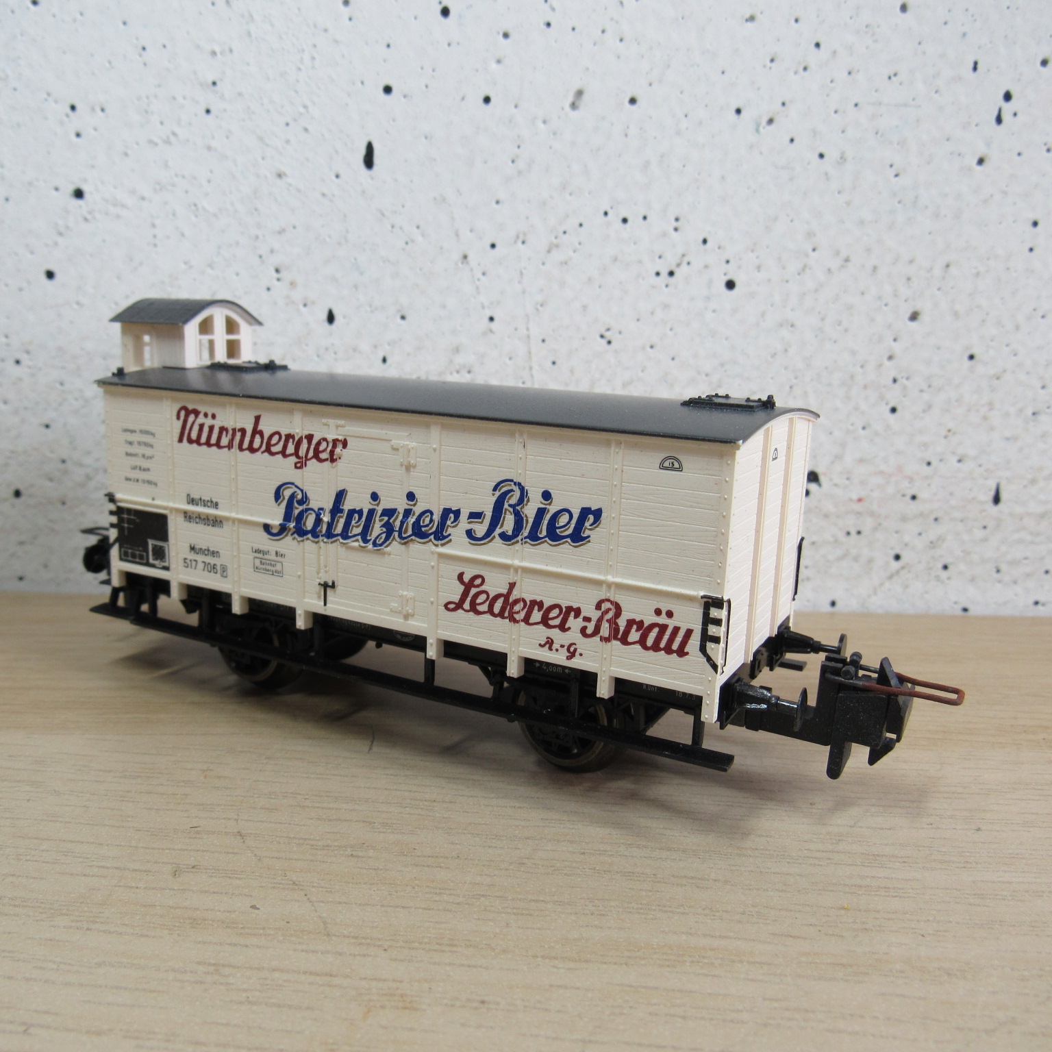 Trix express 33523 DR gesloten wagen in ovp