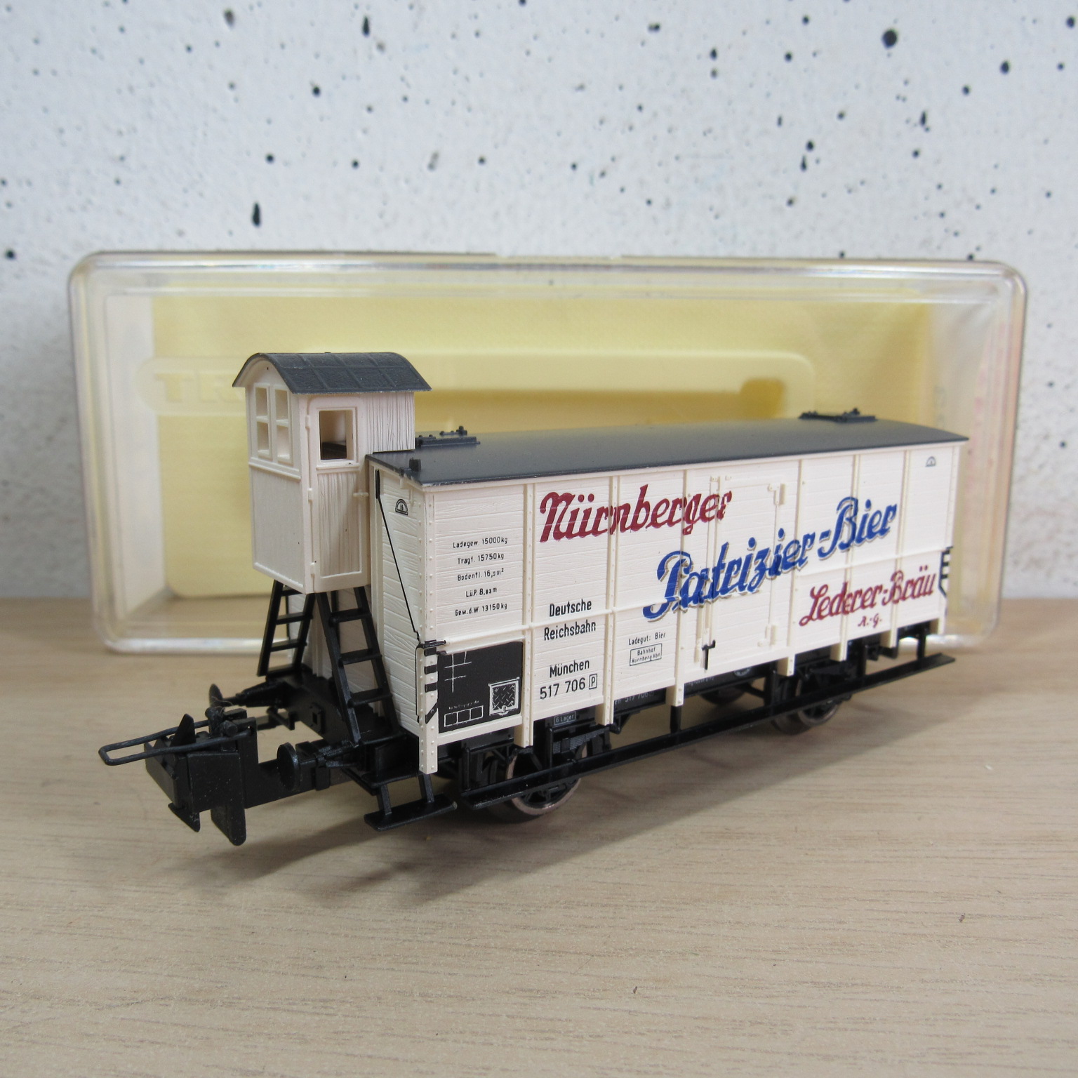 Trix express 33523 DR gesloten wagen in ovp