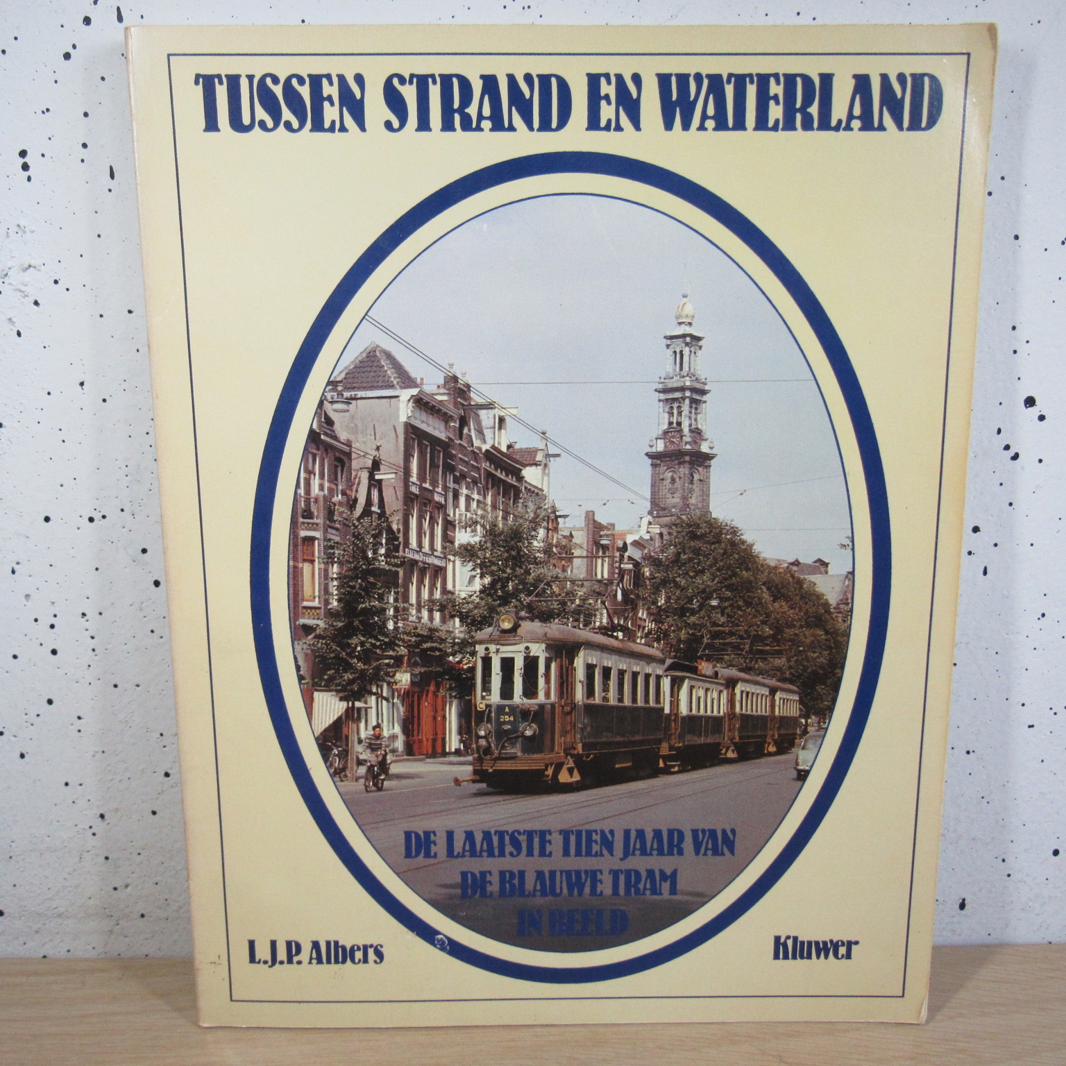 Tussen strand en waterland De laatste tien jaar van de blauwe tram in beeld boek