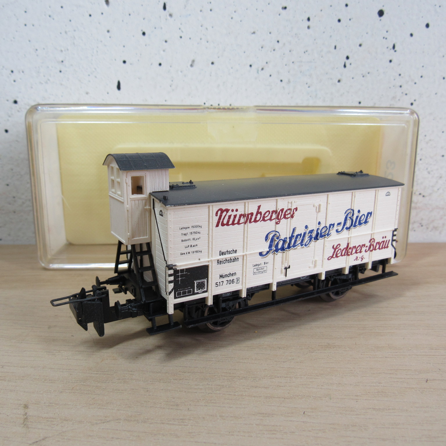 Trix express 33523 DR gesloten wagen in ovp