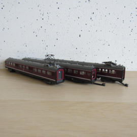 Hobbytrain 1430 N DB BR 430 en een tussenwagen BR 830, elk met 4 assen, rood in ovp