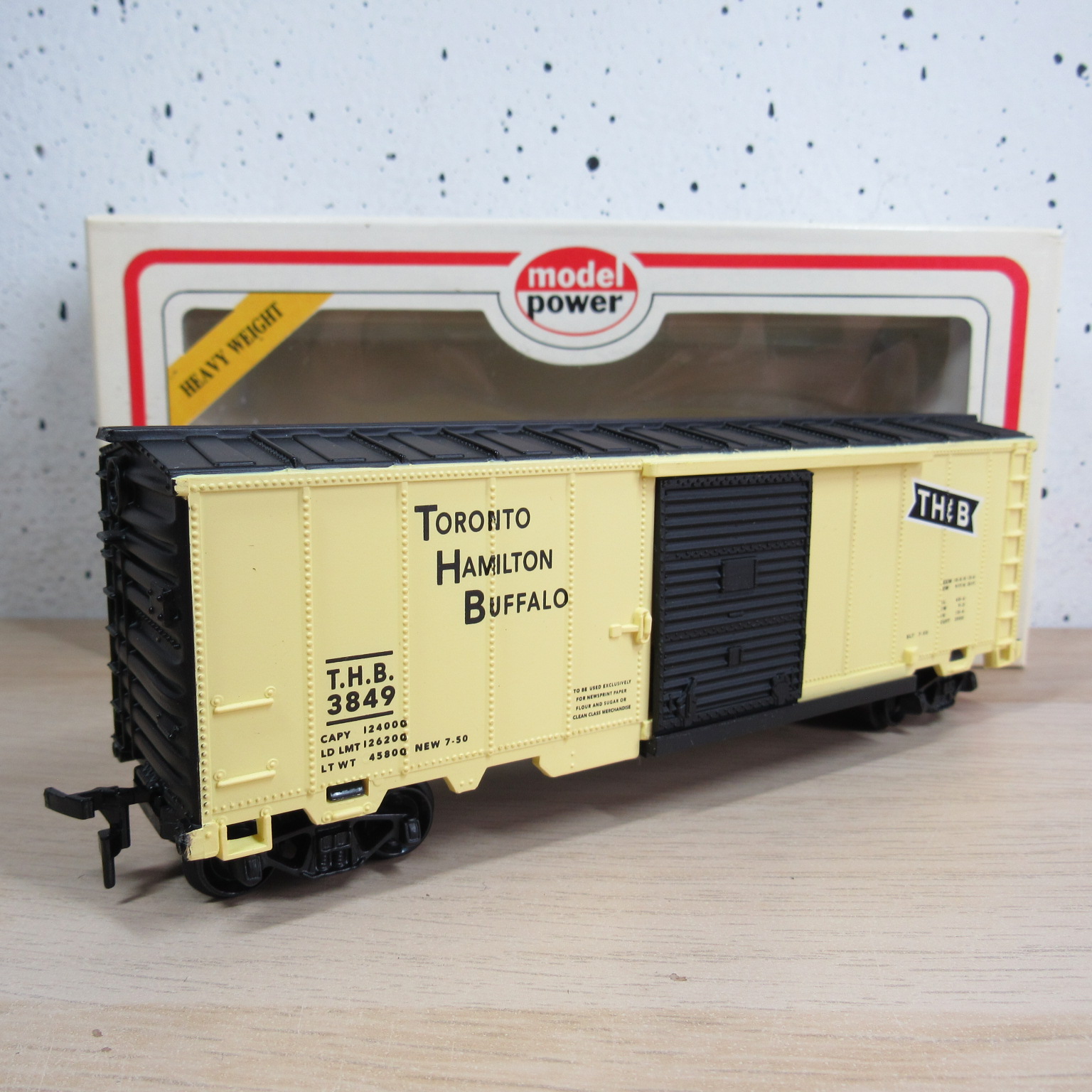 Modelpower 7957 USA TH&B boxcar in ovp