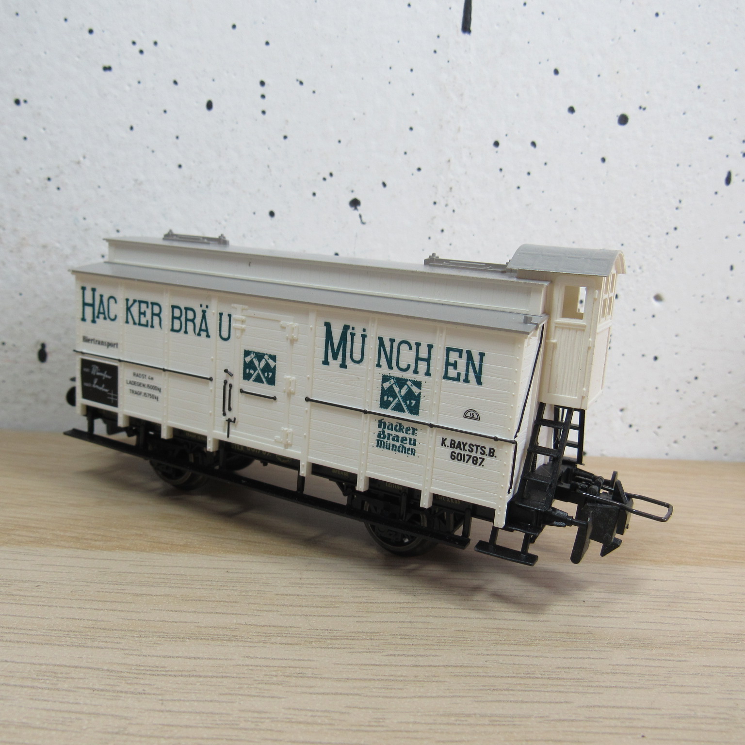 Trix express 53 3418 00 K.Bay.Sts.B gesloten wagen in ovp
