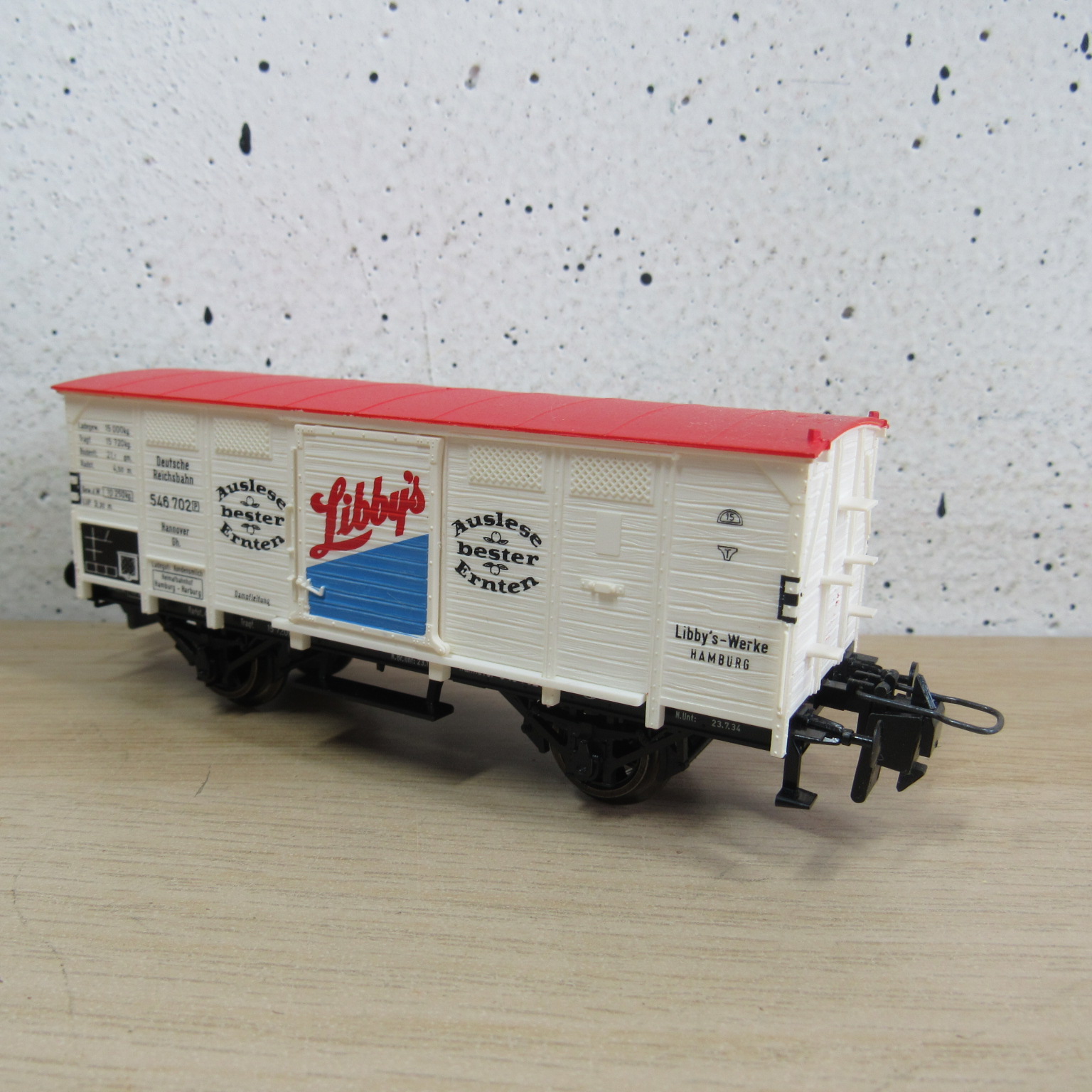 Trix express 33502 DR gesloten wagen in ovp