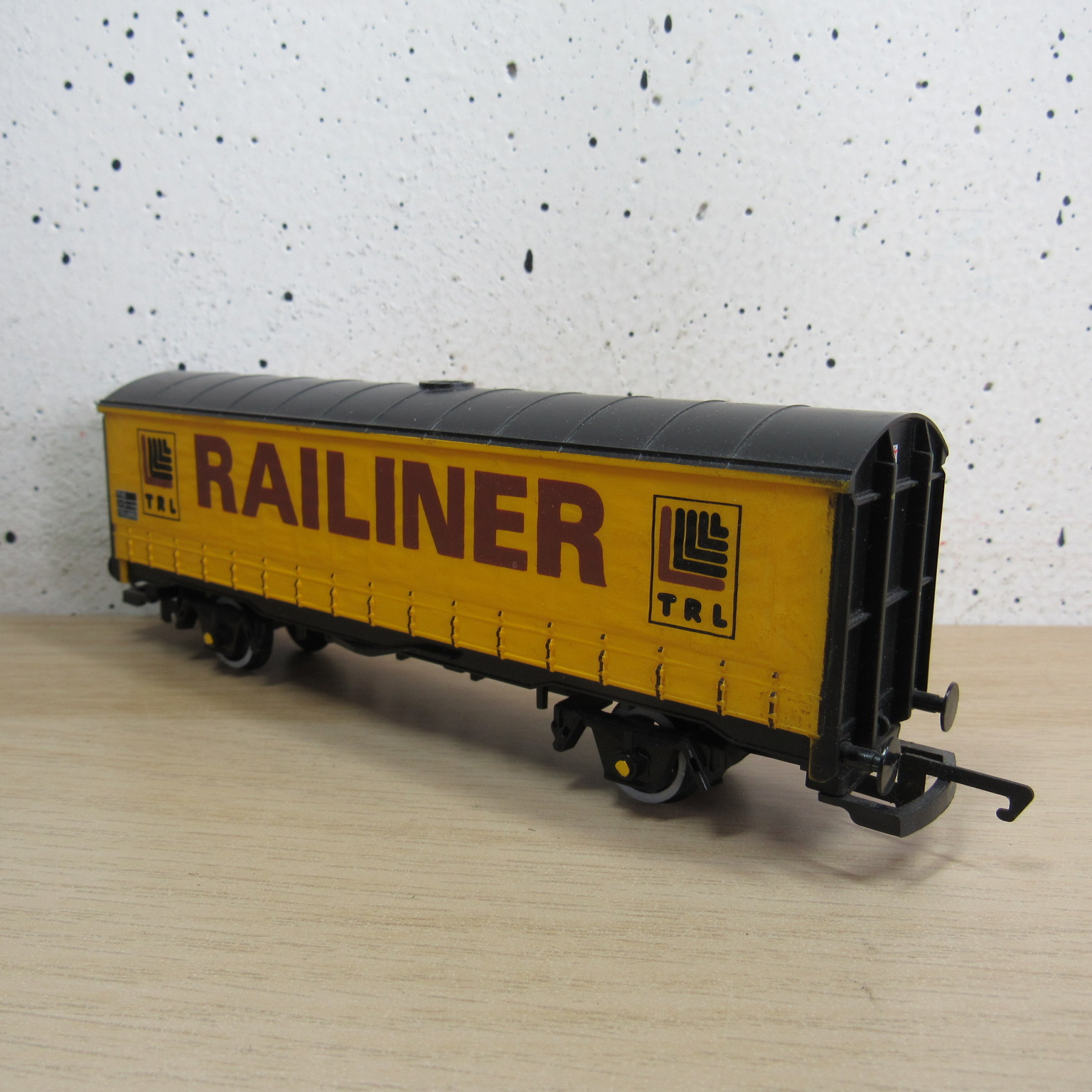 Hornby BR Railiner gesloten wagen zonder ovp