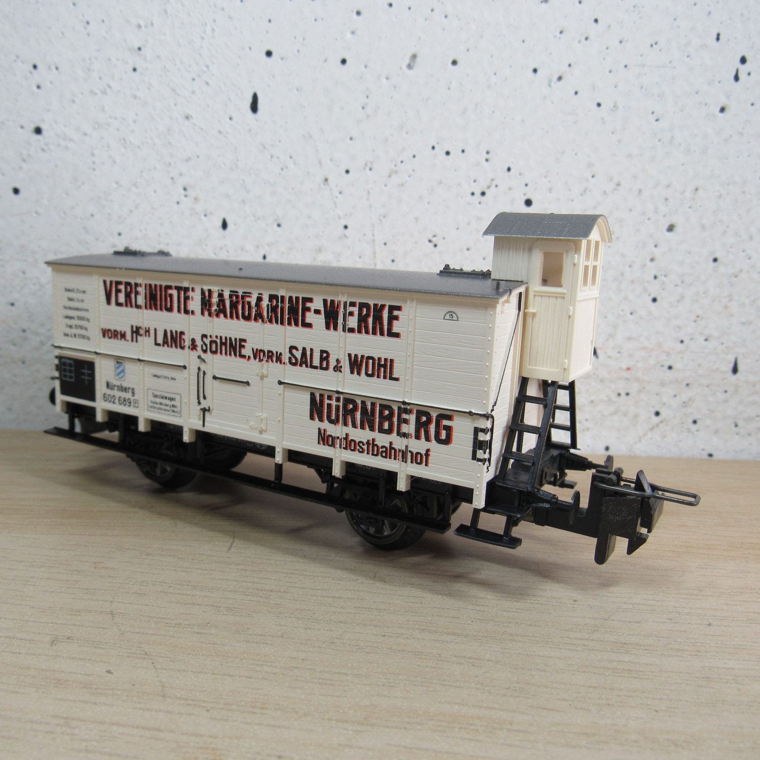 Trix express 33828 K DR gesloten wagen in ovp