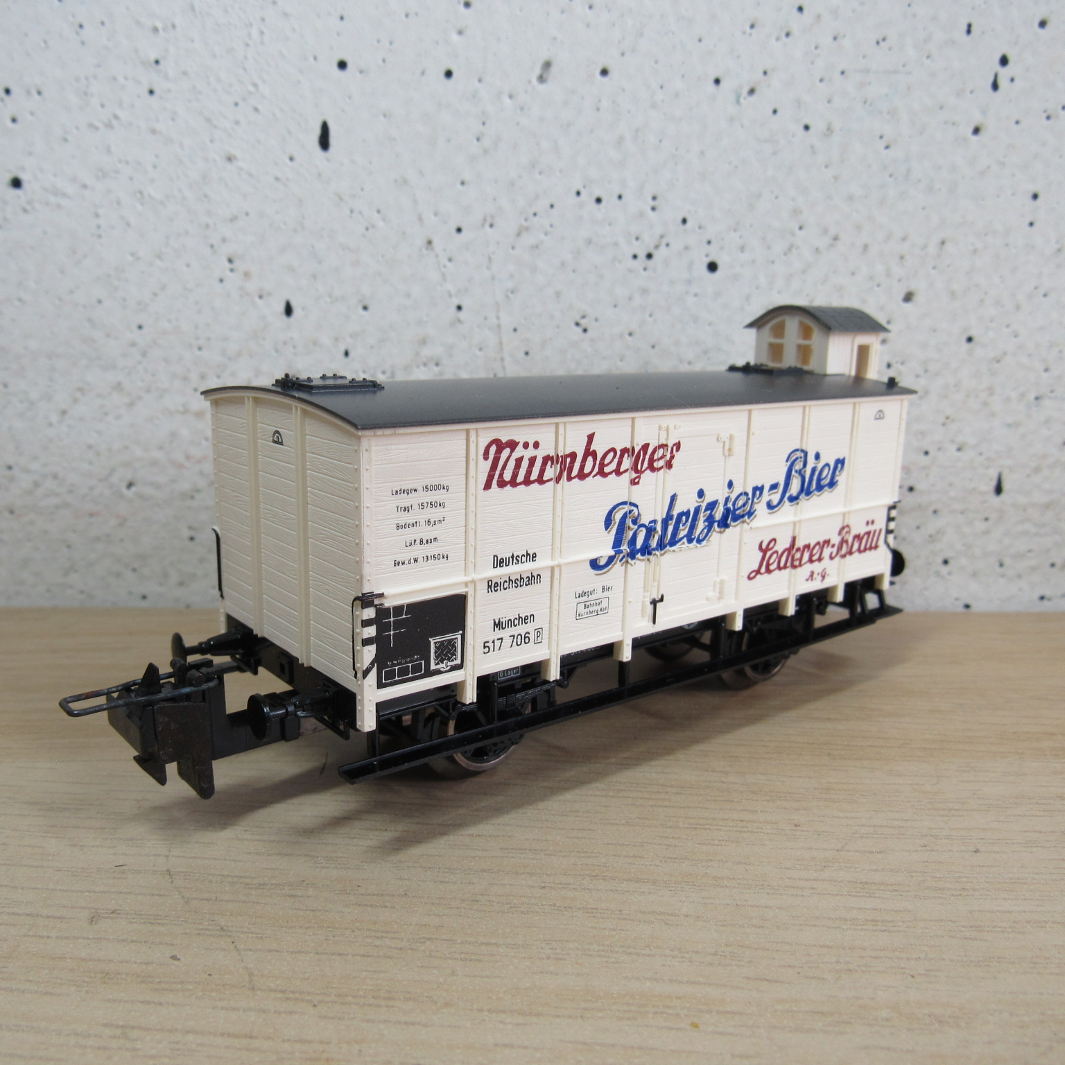 Trix express 33523 DR gesloten wagen in ovp