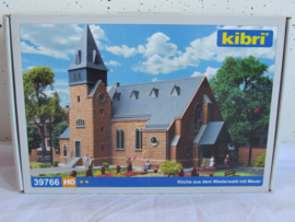 Kibri N 39766 Kerk met muur in ovp