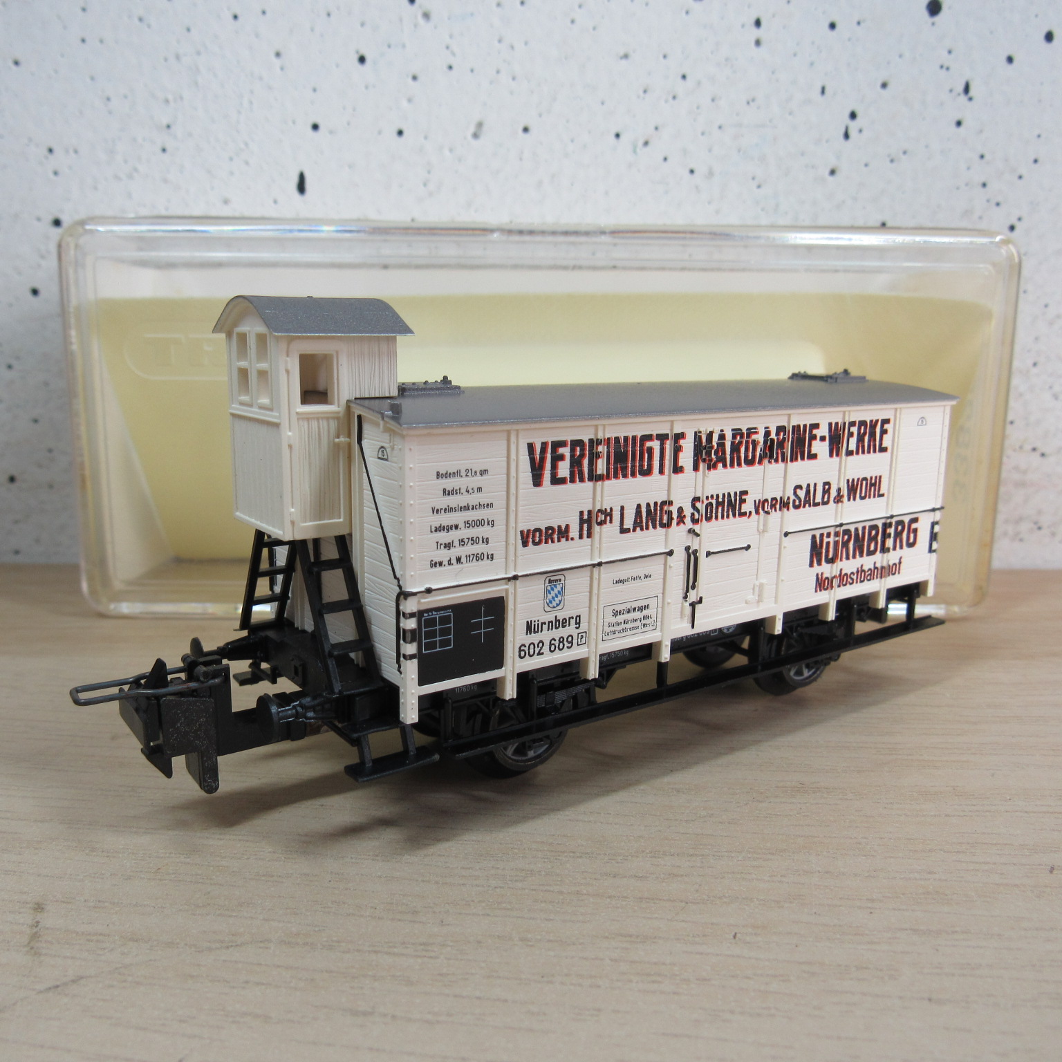 Trix express 33828 K DR gesloten wagen in ovp