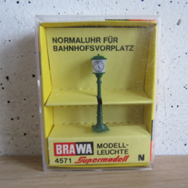 Brawa 4571 N Normale klok stationsplein in ovp