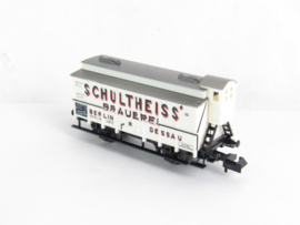 Minitrix 13601 N KPEV (bierwagen) met remmen, 2 assen, wit, 'SCHULTHEISS' BROUWERIJ in ovp