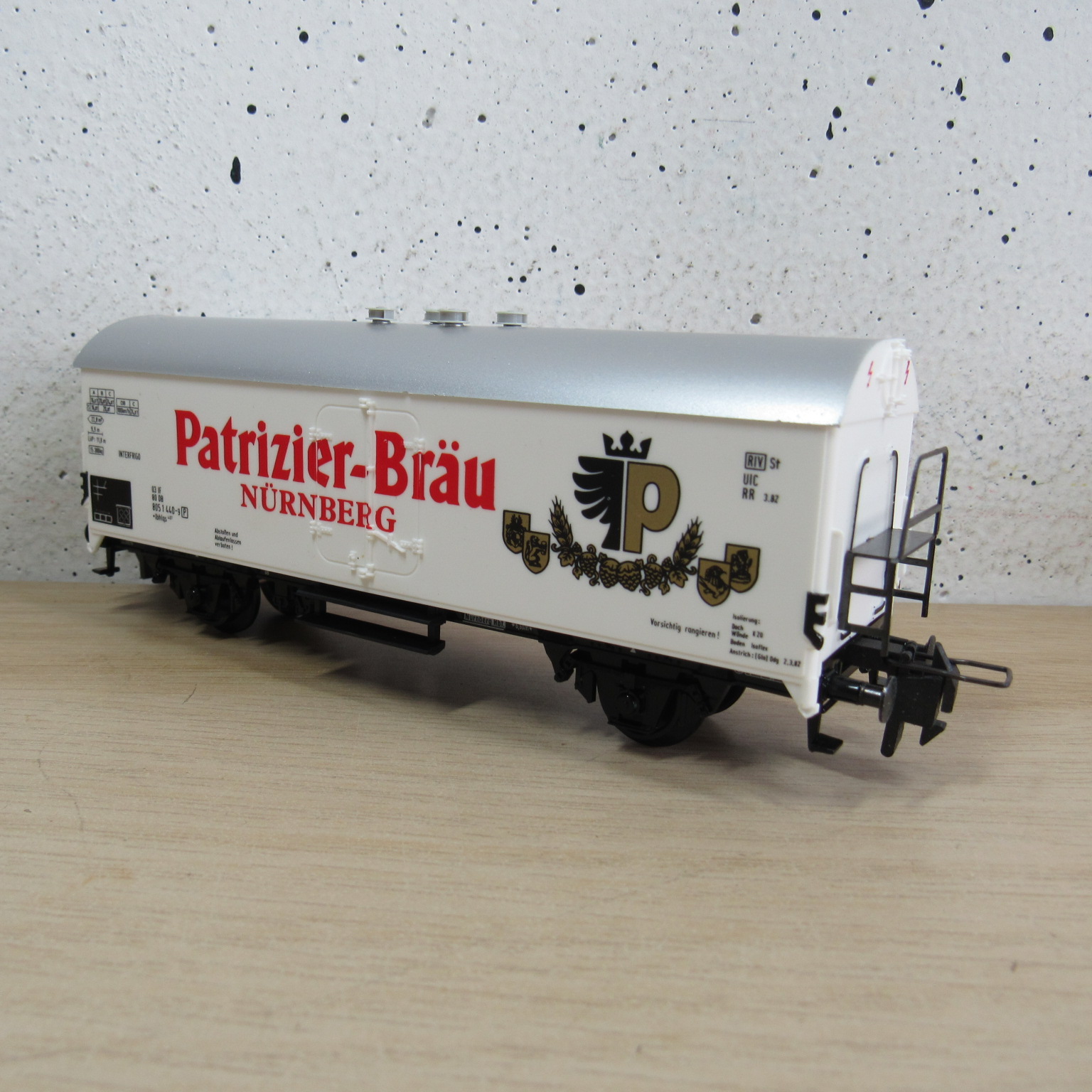 Trix express 53 3467 00 DB gesloten wagen in ovp