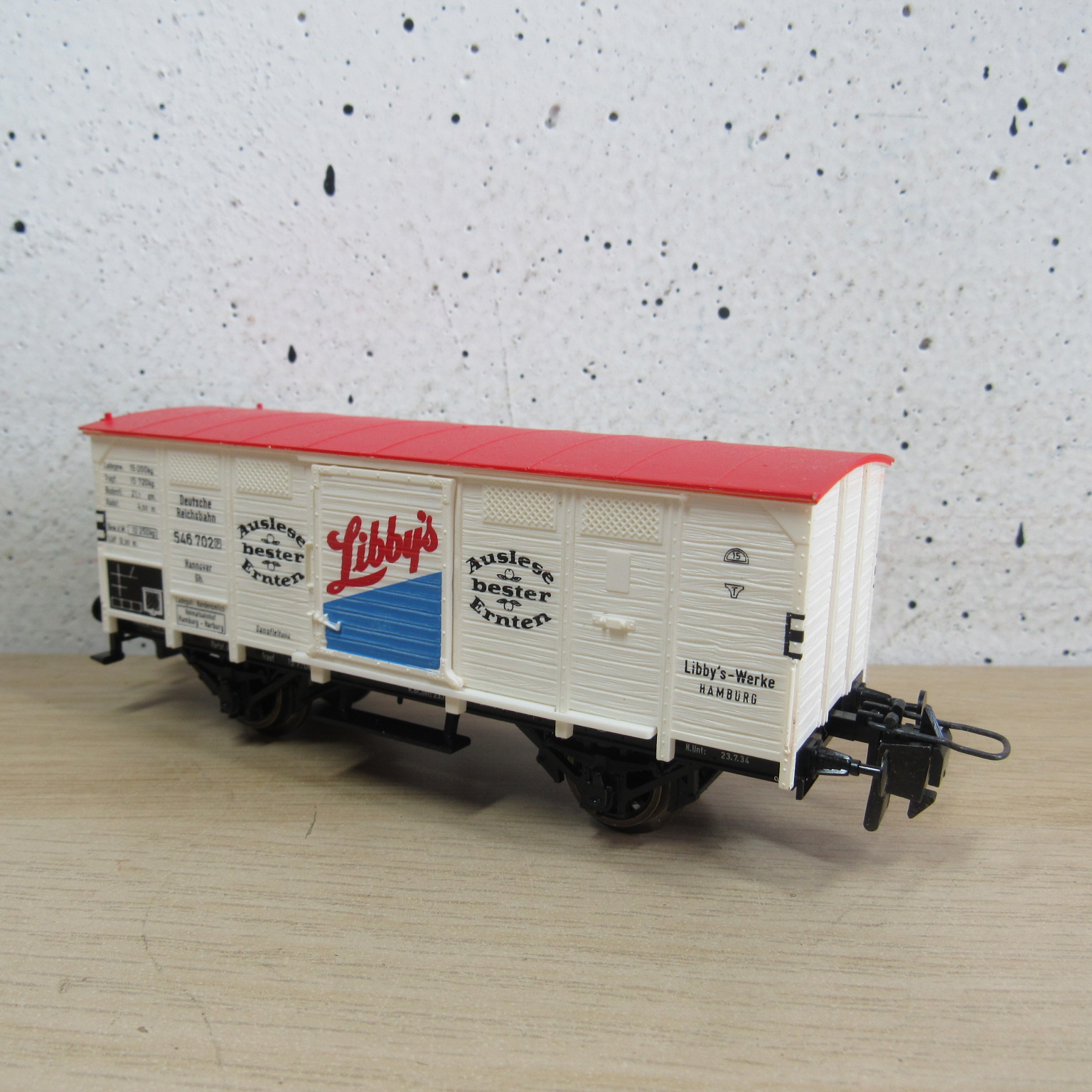 Trix express 33502 DR gesloten wagen in ovp