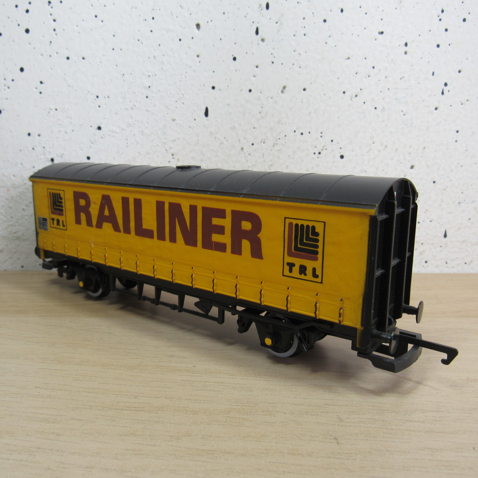 Hornby BR Railiner gesloten wagen zonder ovp