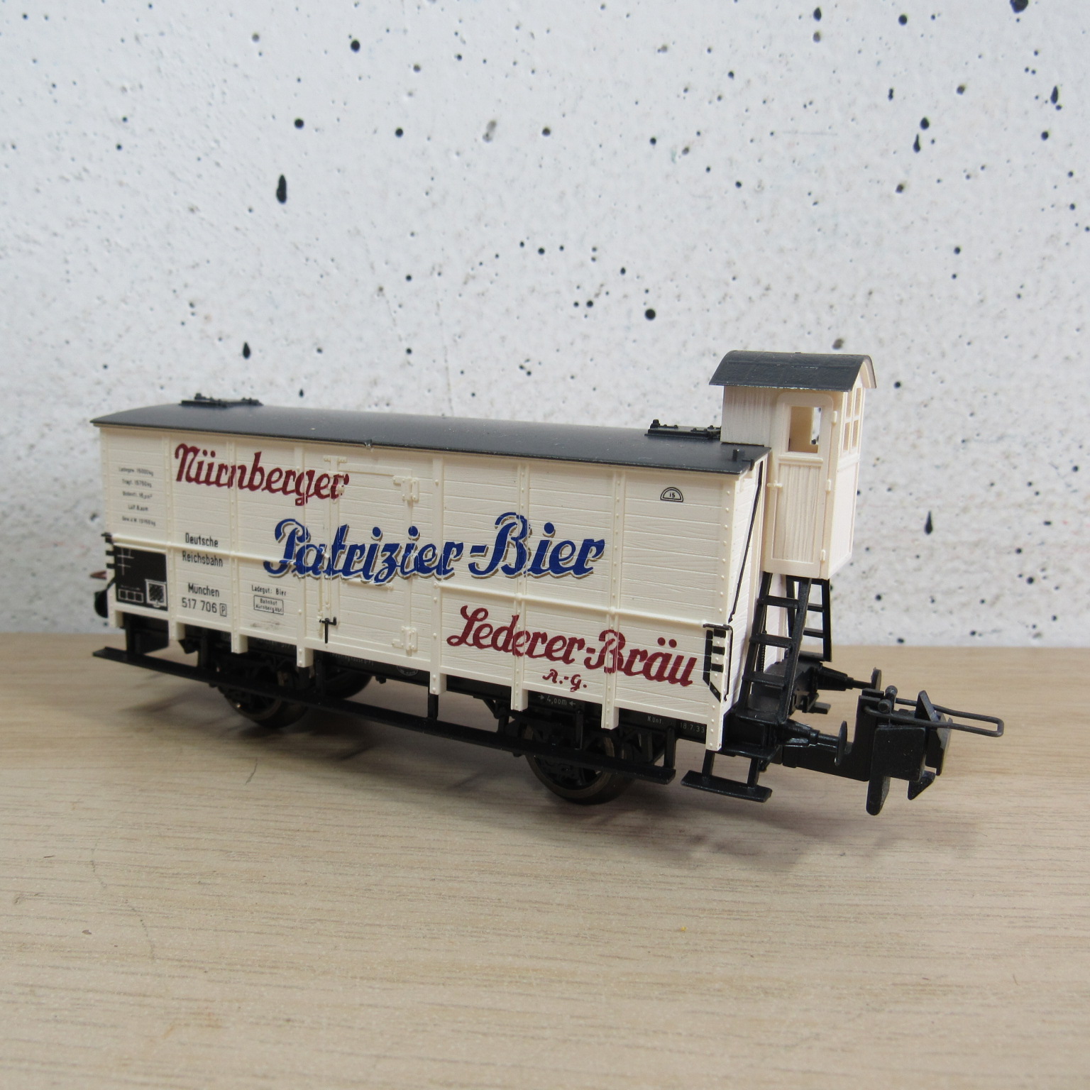 Trix express 33523 DR gesloten wagen in ovp