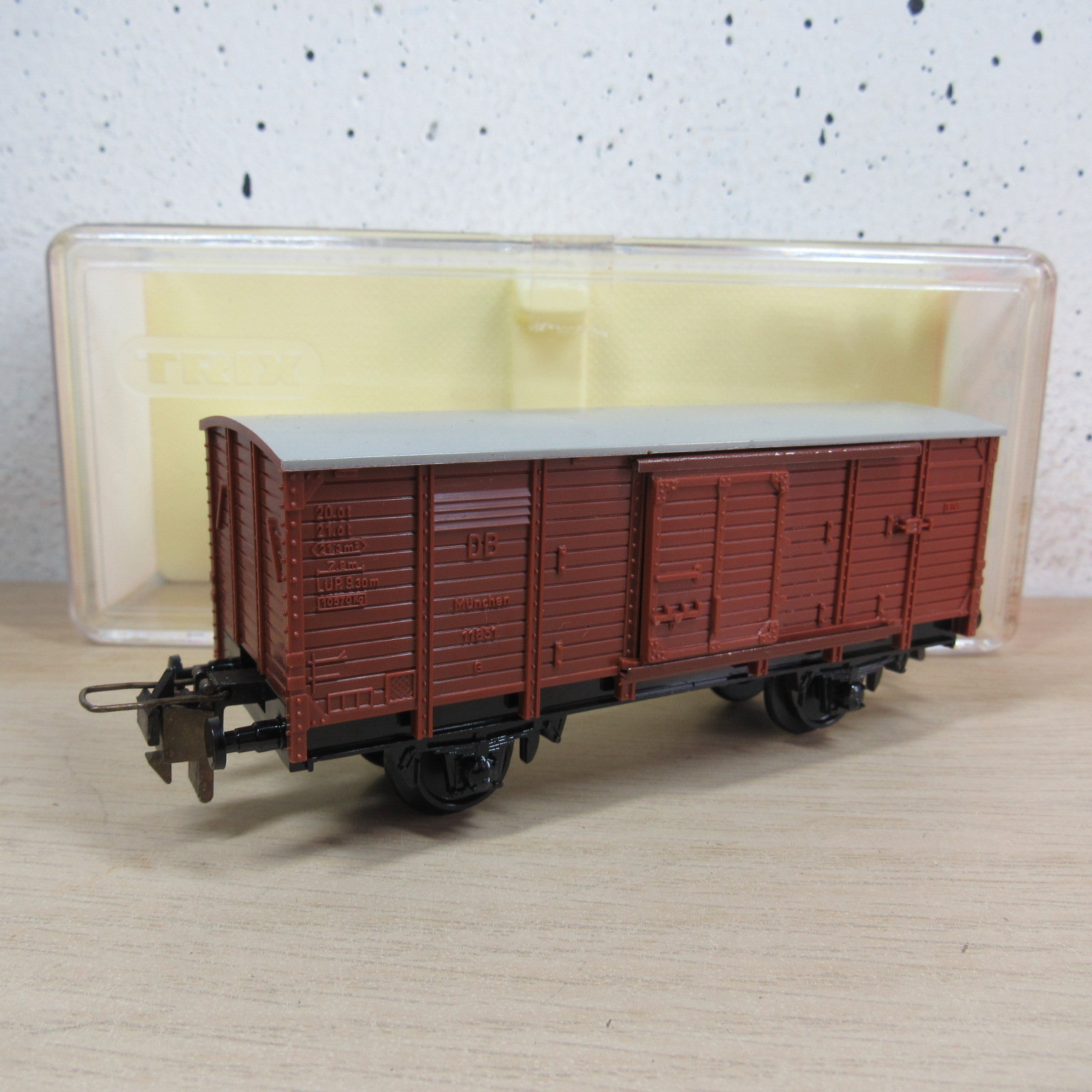 Trix express 53 3453 00 DB gesloten wagen in ovp