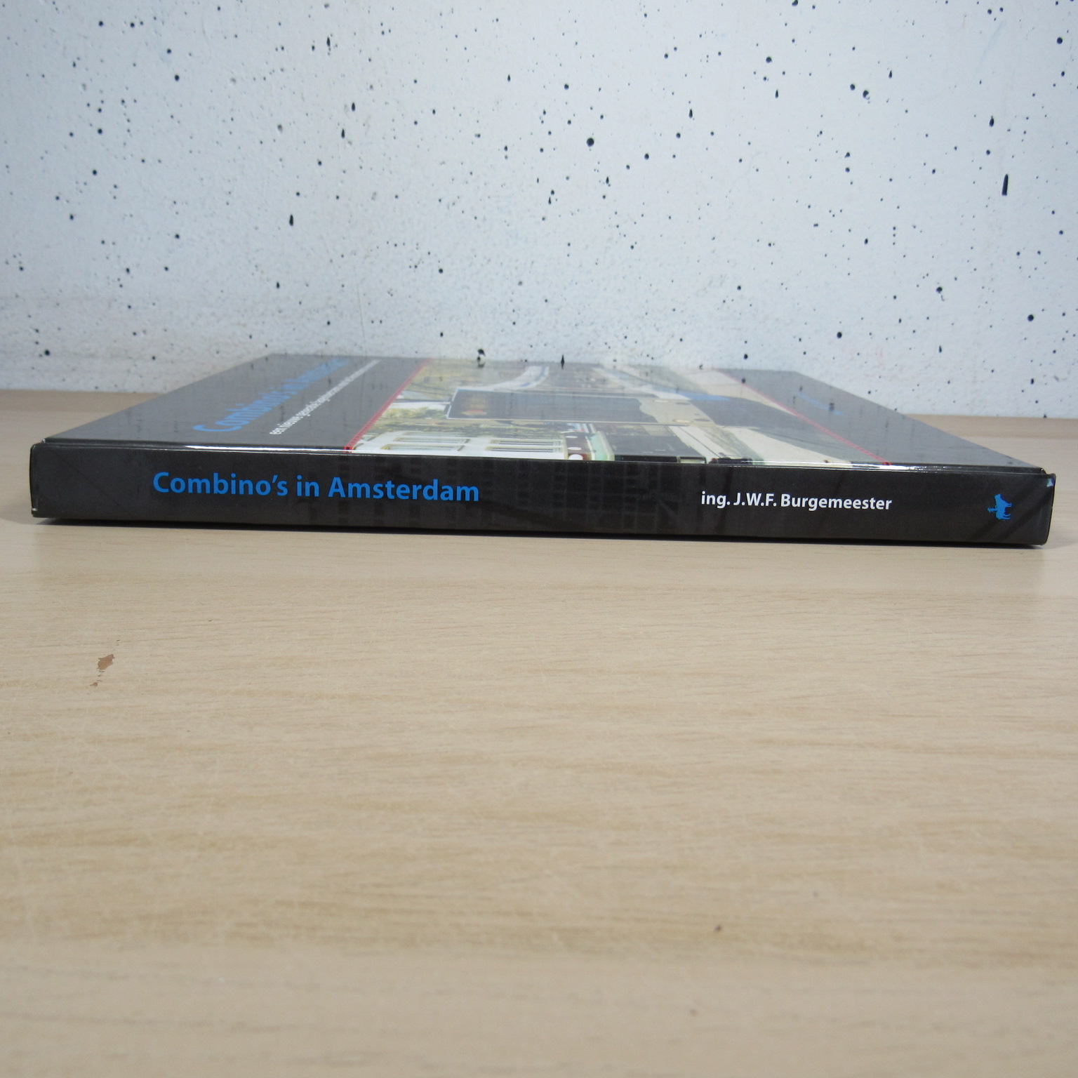 Combino’s in Amsterdam een nieuwe generatie lagevloertrams voor het Amsterdamse vervoerbedrijf boek