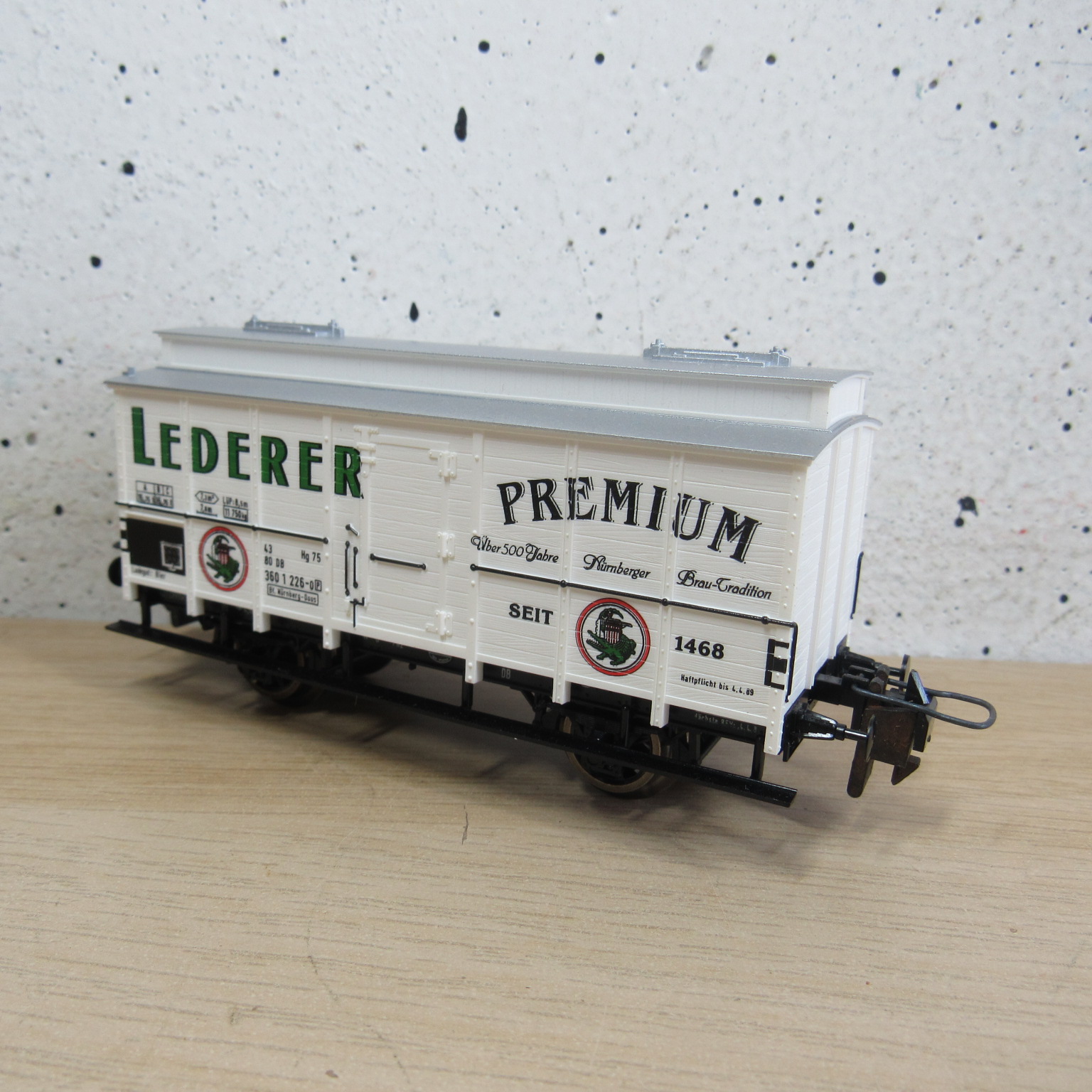 Trix express 33504 DB gesloten wagen in ovp