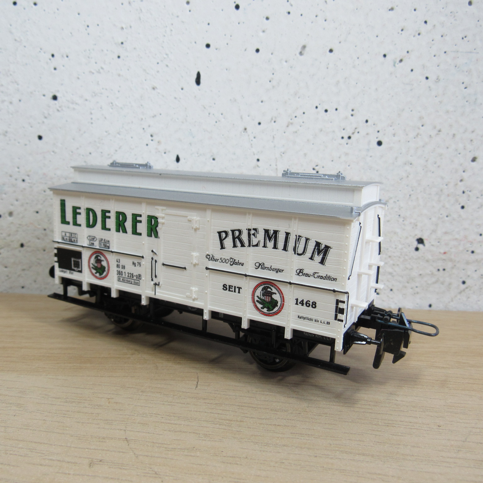 Trix express 33504 DB gesloten wagen in ovp