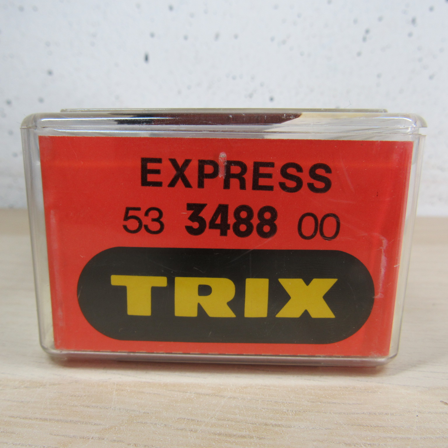 Trix express 53 3488 00 DB gesloten wagen in ovp