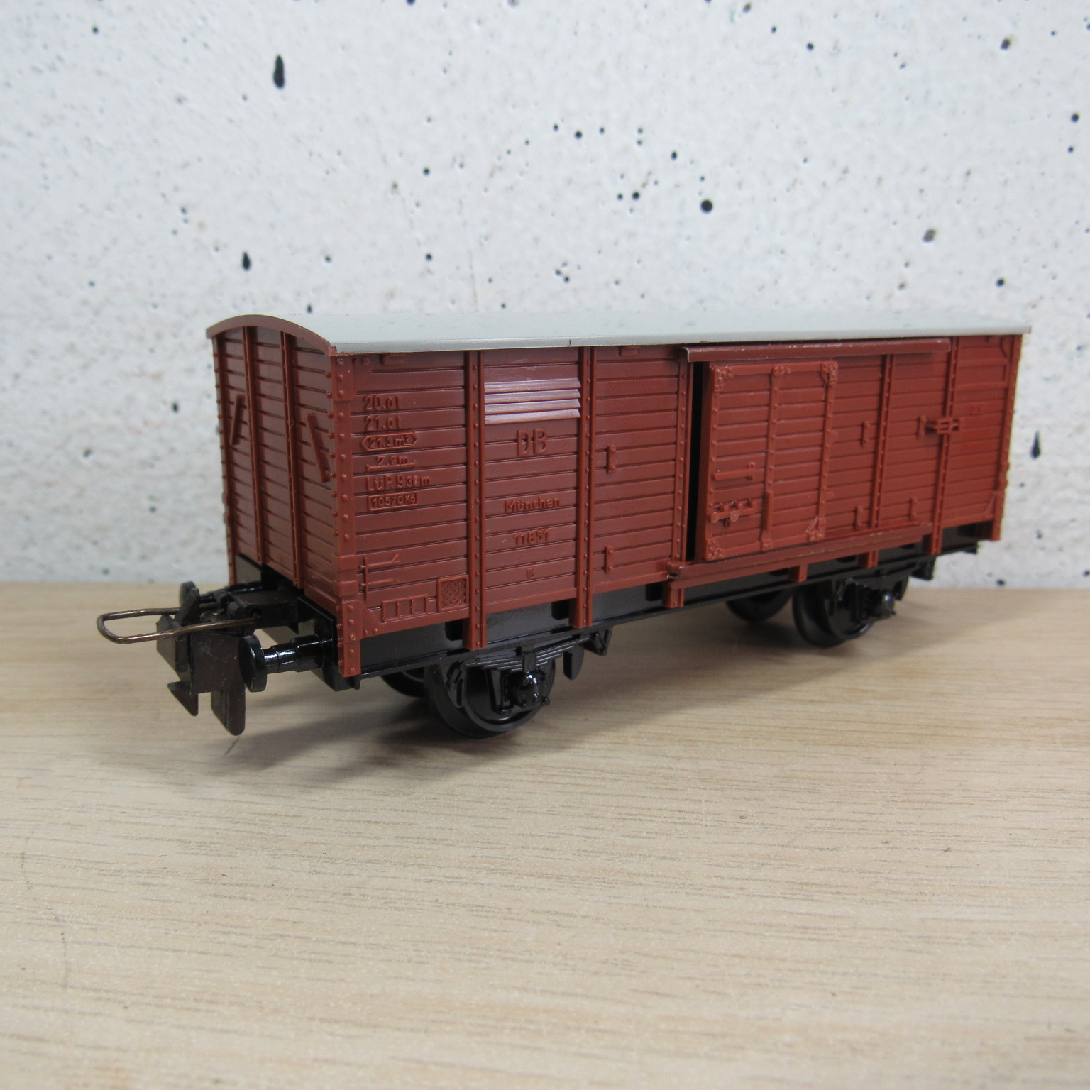 Trix express 53 3453 00 DB gesloten wagen in ovp