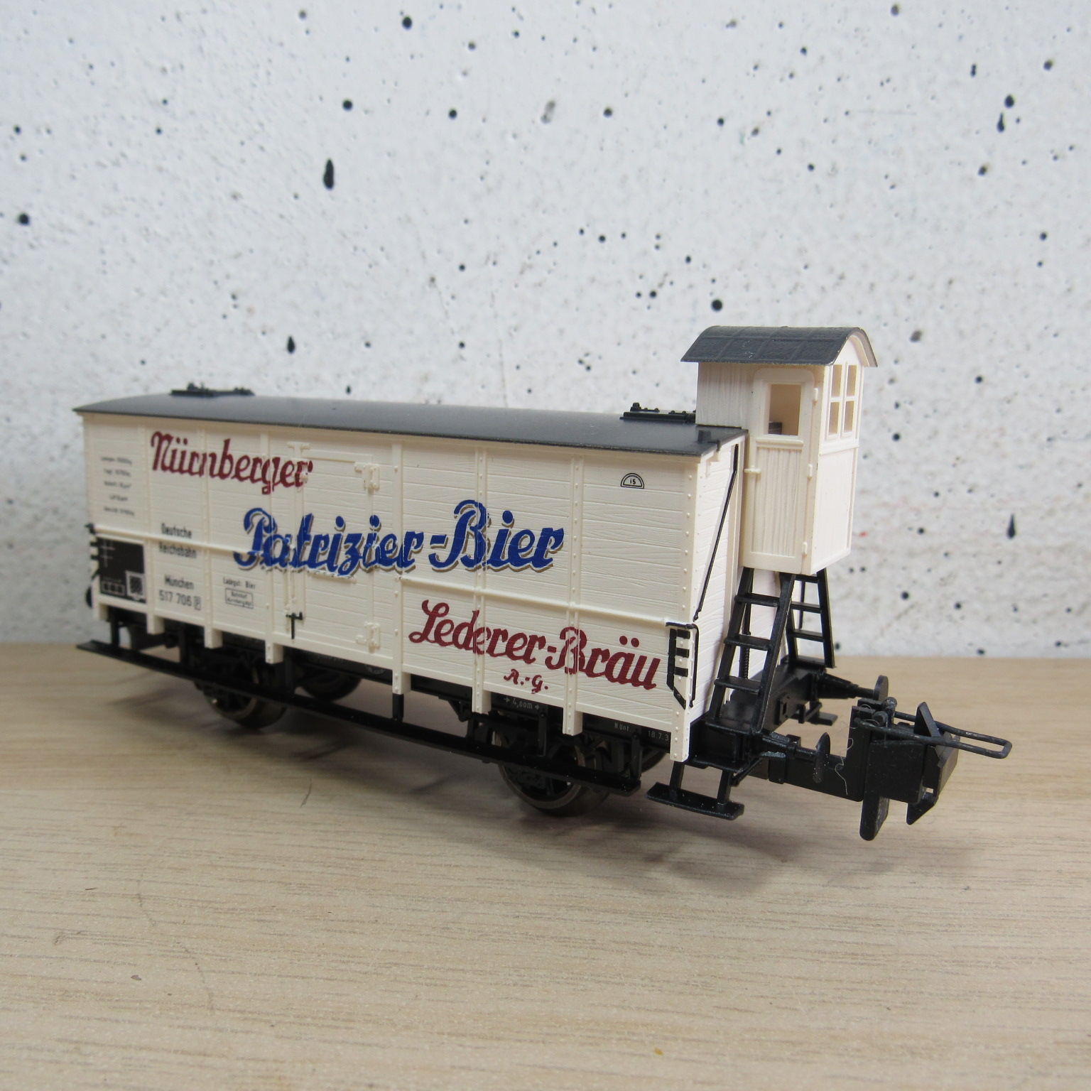 Trix express 33523 DR gesloten wagen in ovp