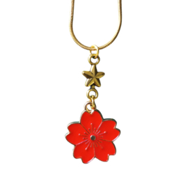 Goudkleurige ketting met rode kersenbloesem en een ster