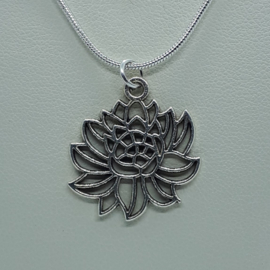 Lotusbloem ketting zilverkleurig (Elmadi bijoux)