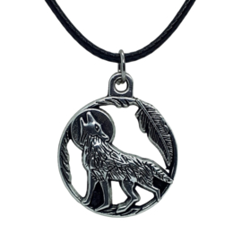 Zilverkleurige wolf aan zwarte ketting