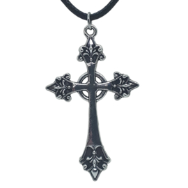 Zilverkleurig gothic kruis aan zwarte ketting