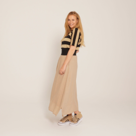Skirt woven sand