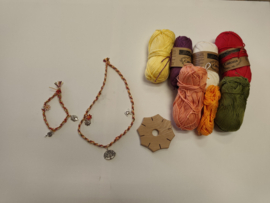 Ketting en armband knopen met een knoopster