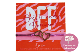 Kaartje met "Best Friends Forever" -  hartjes aan een armbandje