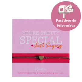 Kaartje met: "You are pretty special" - hartje aan armbandje