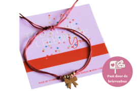 Kaartje met "Today We Celebrate You" -  strikje aan een armbandje