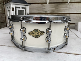 Pearl Masters premium legend snare 14x5.5” white